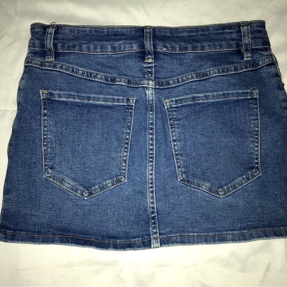 Women's Denim Mini Skirt - Picture 4 of 5